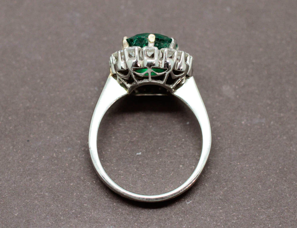 Bague Émeraude Ronde Entourage Diamants - Image 5