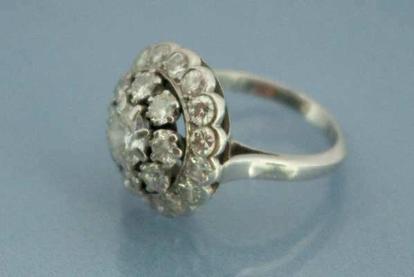 Bague Fleur de Diamants et Platine - Image 3
