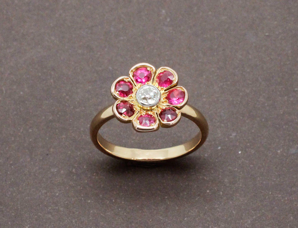 Bague Fleur Or Rubis Diamants - Image 4
