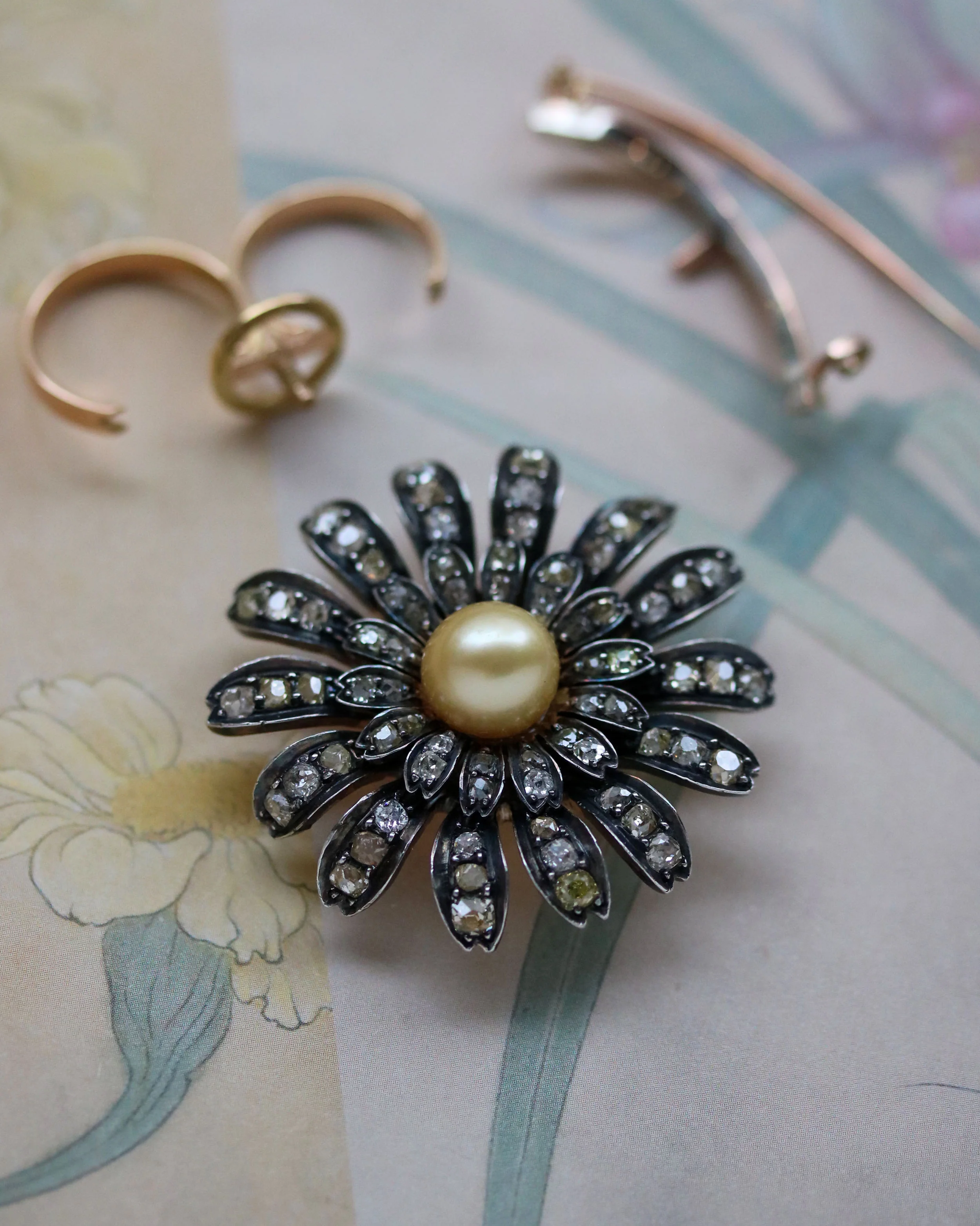 Bague Marguerite Perle Gold et Diamants "Les Recyclés" - Image 2