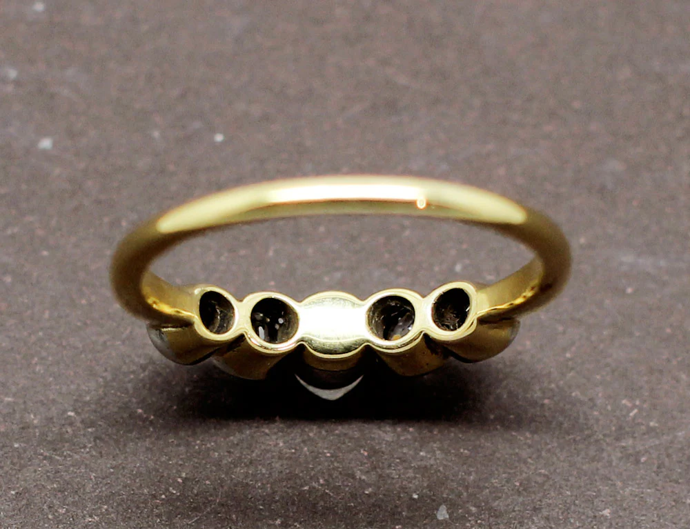 Bague Jarretière Perle Grise et Diamants - Image 5