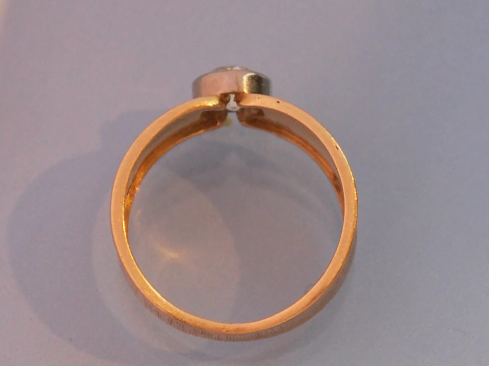 Bague jonc or jaune et diamant - Image 4
