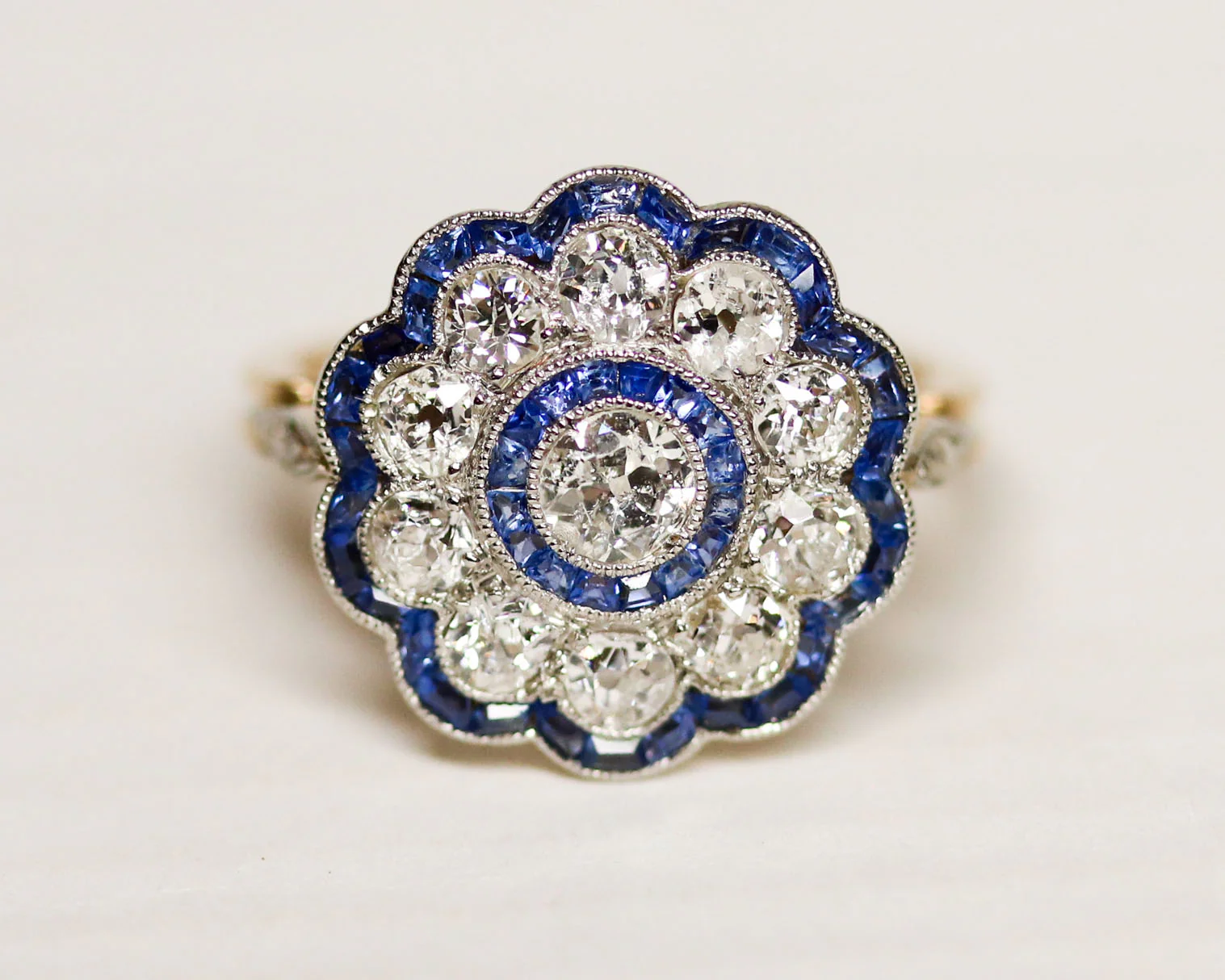 Bague Marguerite Diamants et Saphirs calibrés - Image 3