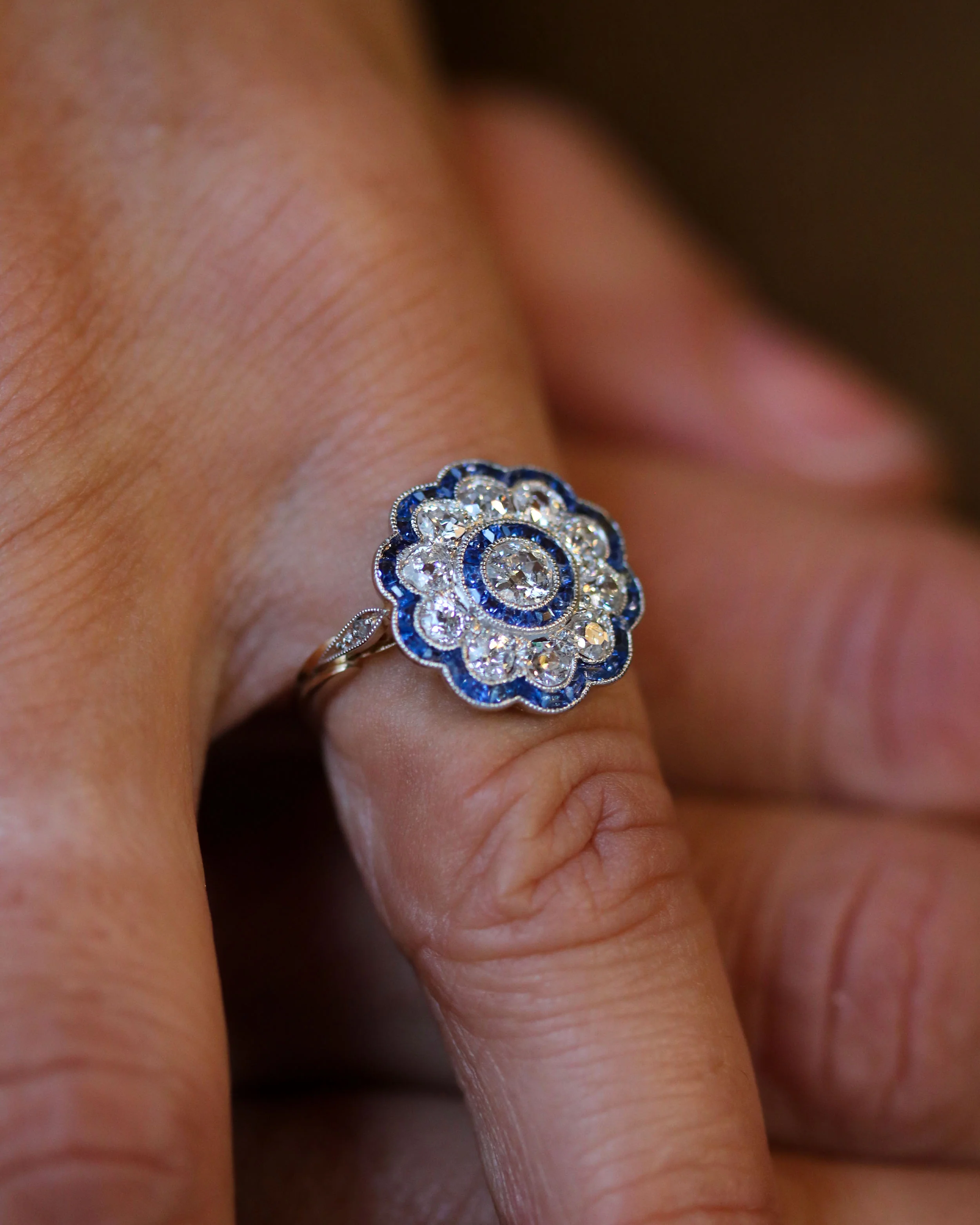 Bague Marguerite Diamants et Saphirs calibrés - Image 4