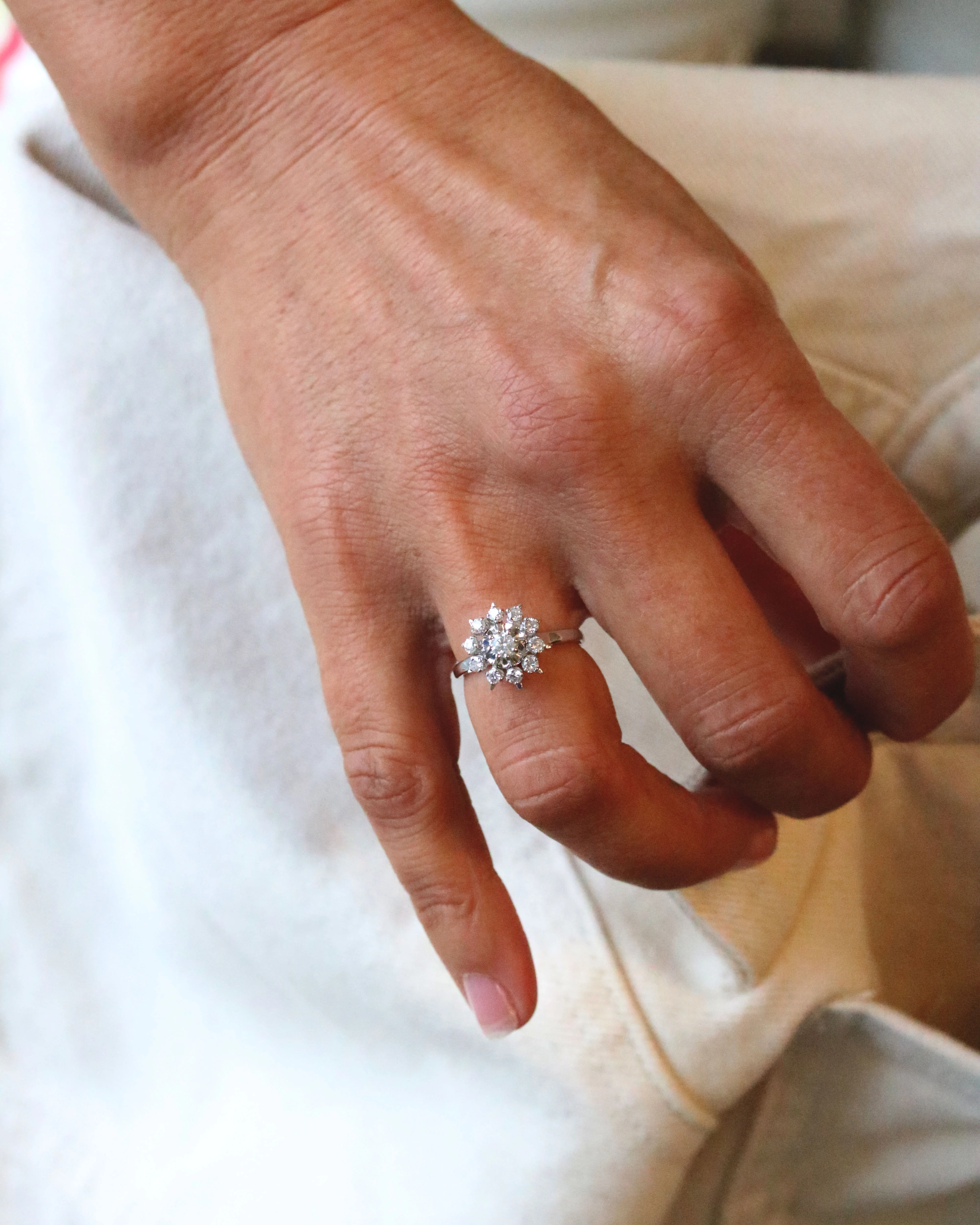Bague Marguerite Vintage Diamants Or blanc - Image 4