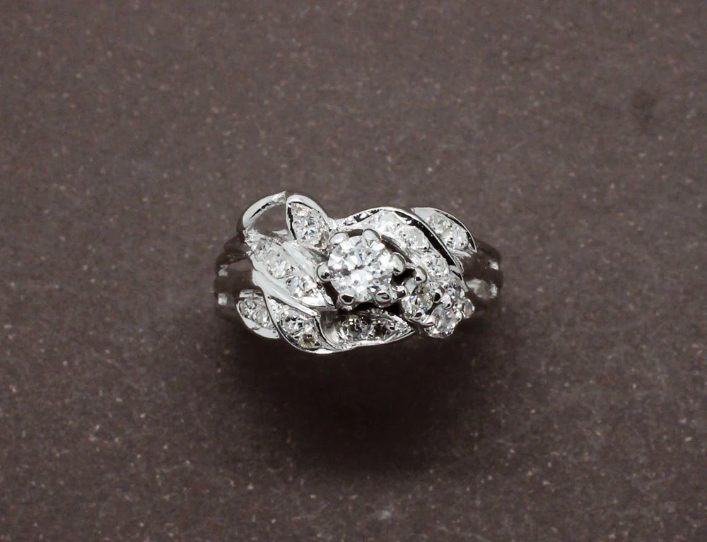 Bague Or Blanc et Diamants - Image 3