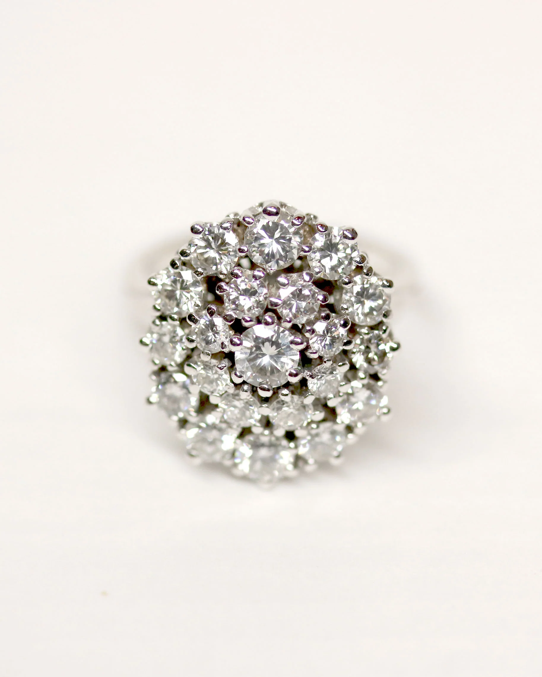 Bague Ovale Double Entourage Or Blanc Diamants - Image 4