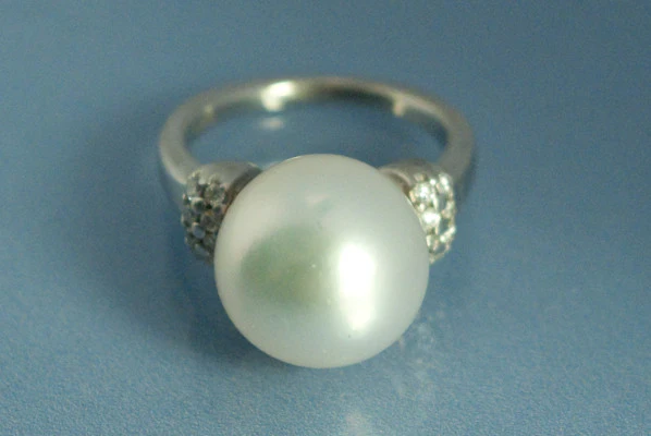 Bague Perle Hakoya Platine et Diamant