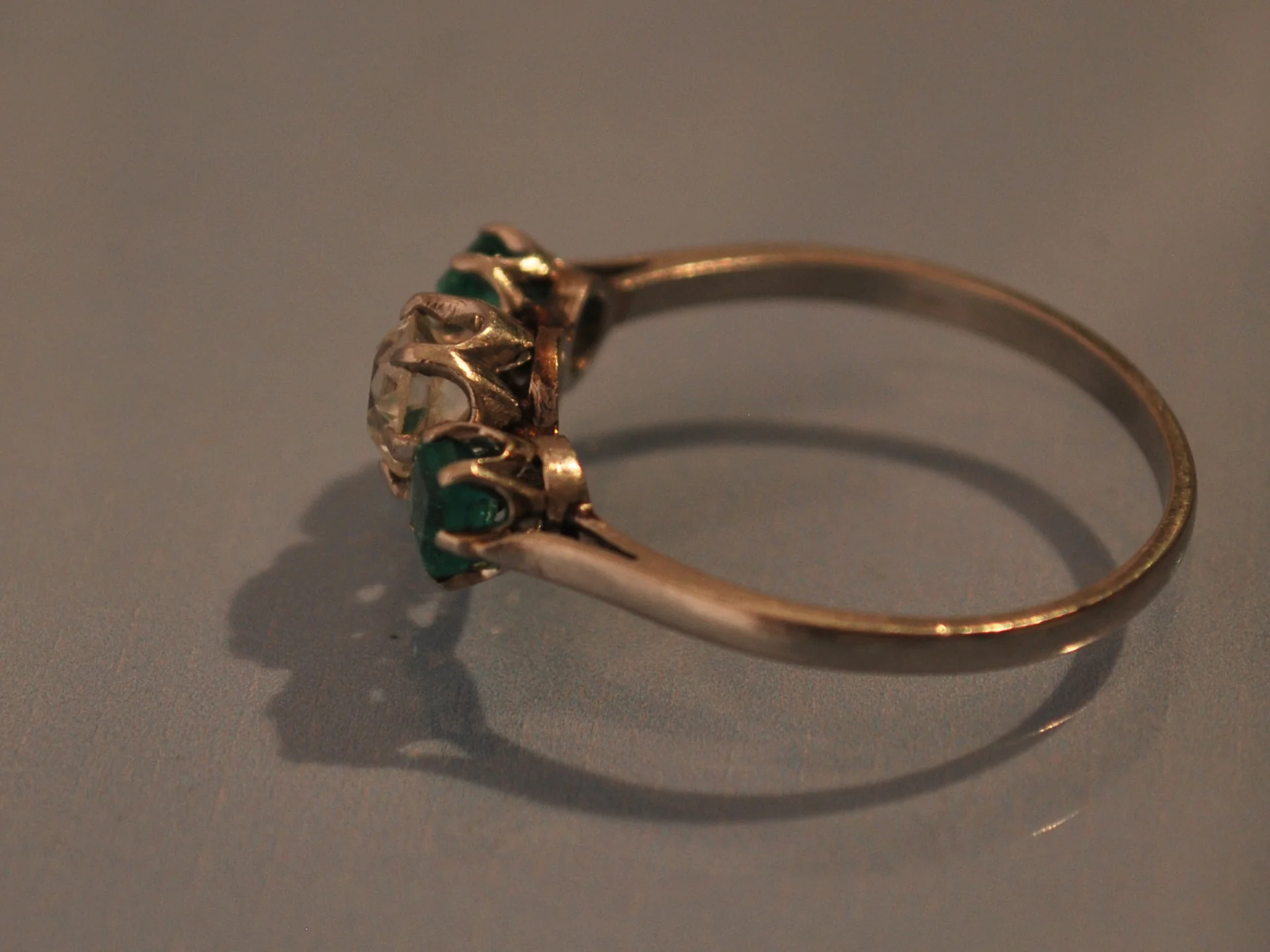 Bague platine diamant et émeraude - Image 2
