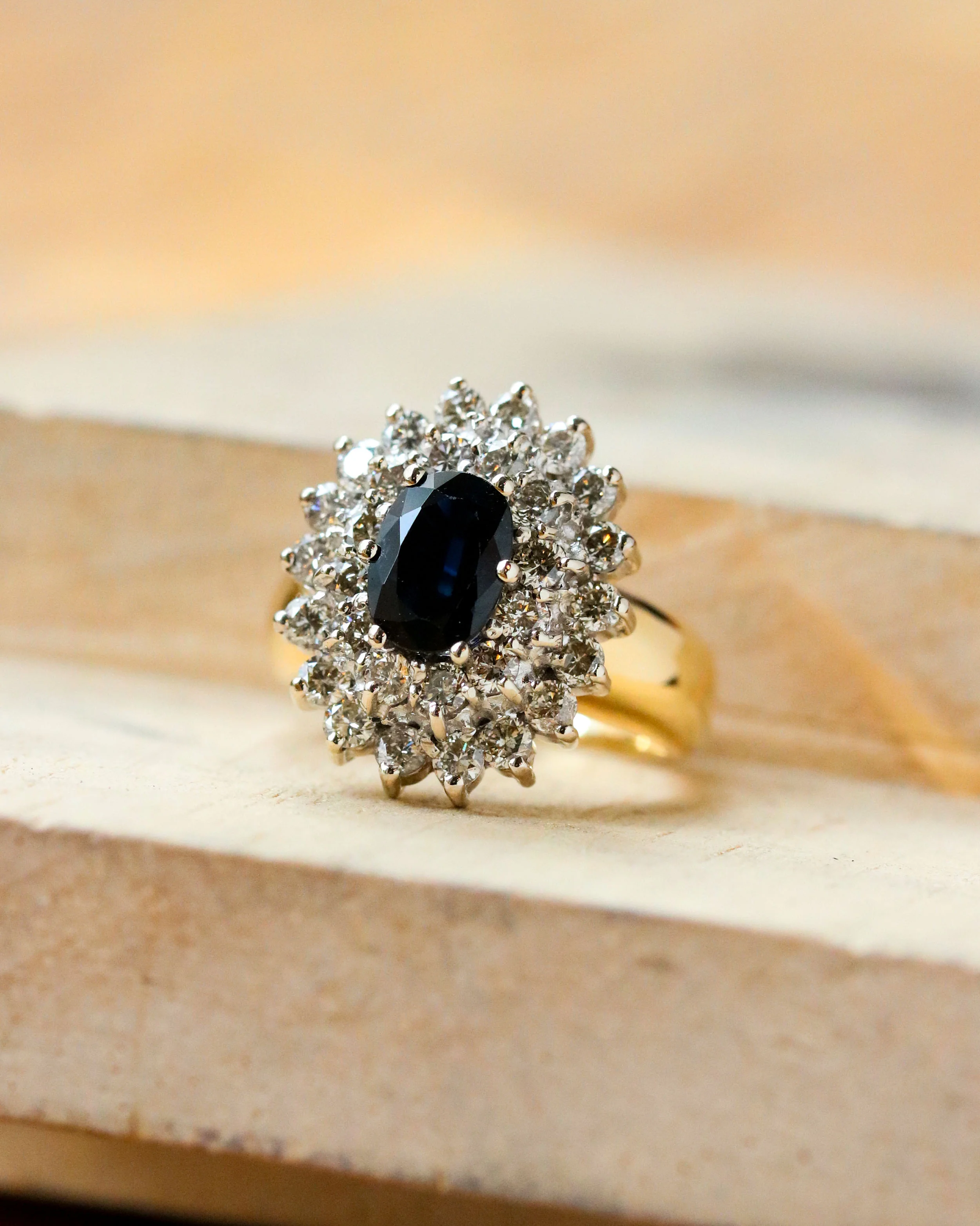 Bague Pompadour Vintage Saphir et Double Entourage Diamants
