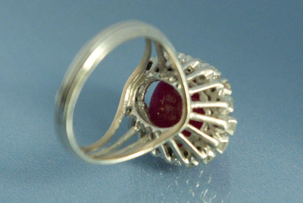 Bague Rubis Cabochon et Diamants - Image 3