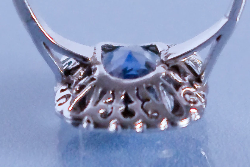 Bague saphir, coussin et diamants - Image 3