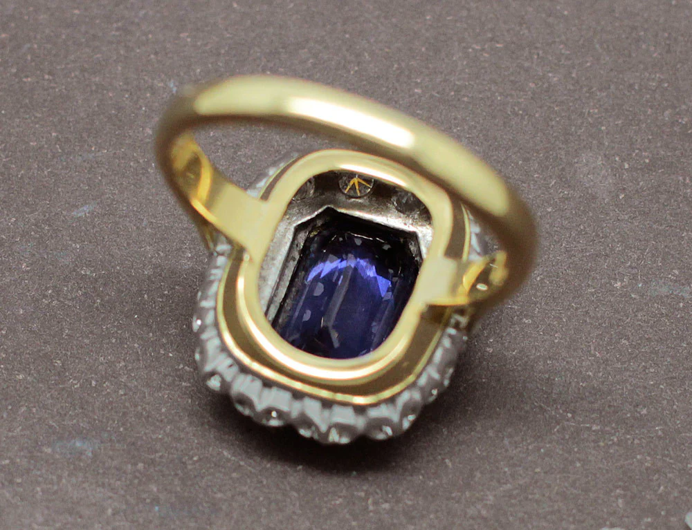 Bague Saphir Entourage Diamants - Image 6