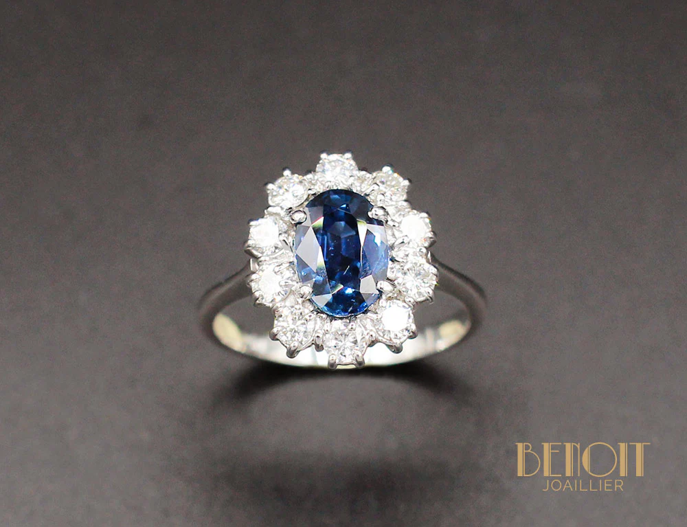 Bague Saphir Entourage Diamants - Image 2