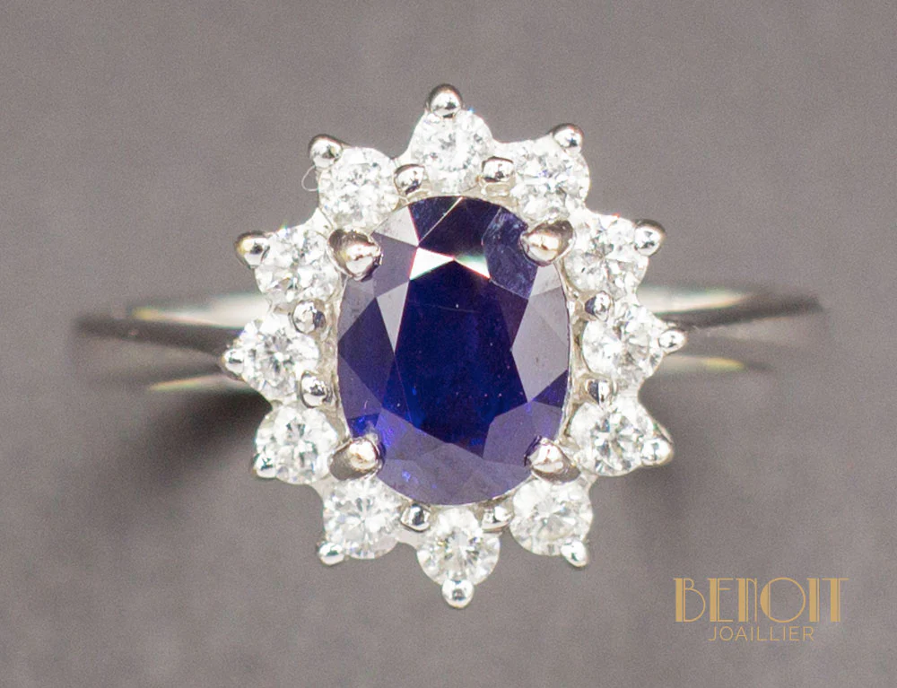 Bague Saphir Entourage Diamants - Image 3