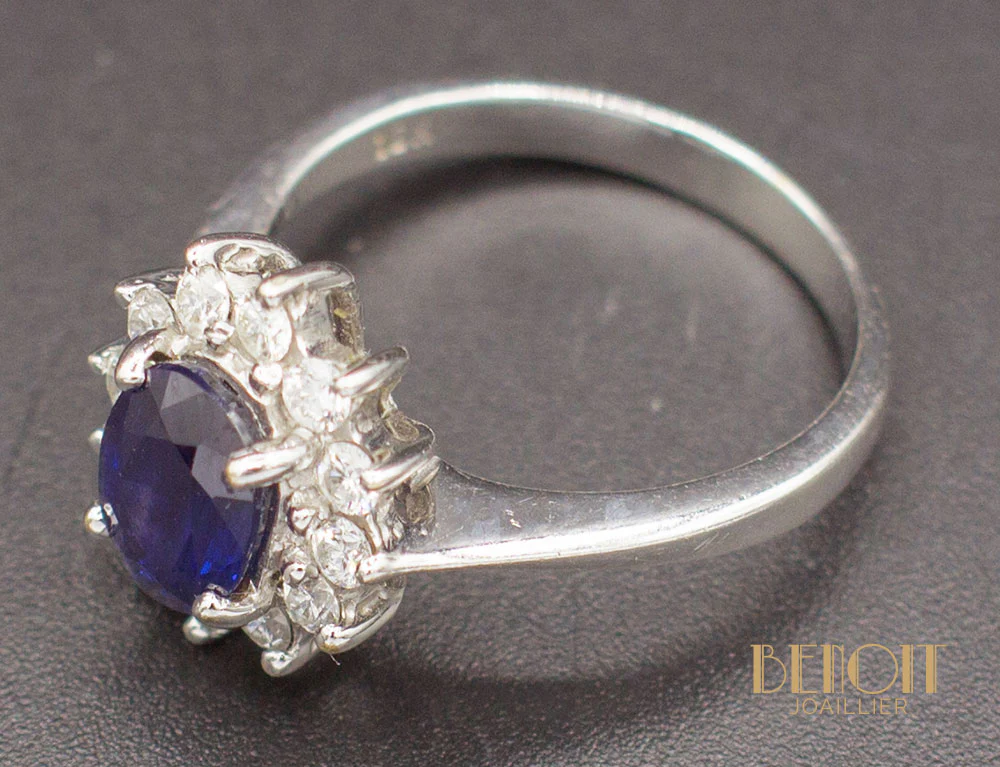 Bague Saphir Entourage Diamants - Image 4