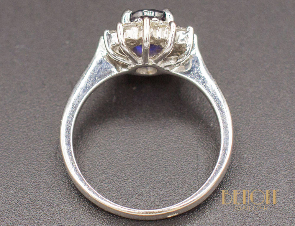 Bague Saphir Entourage Diamants - Image 5