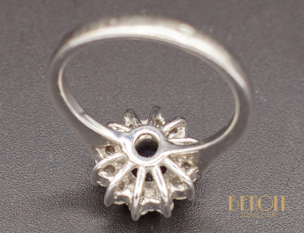 Bague Saphir Entourage Diamants - Image 6
