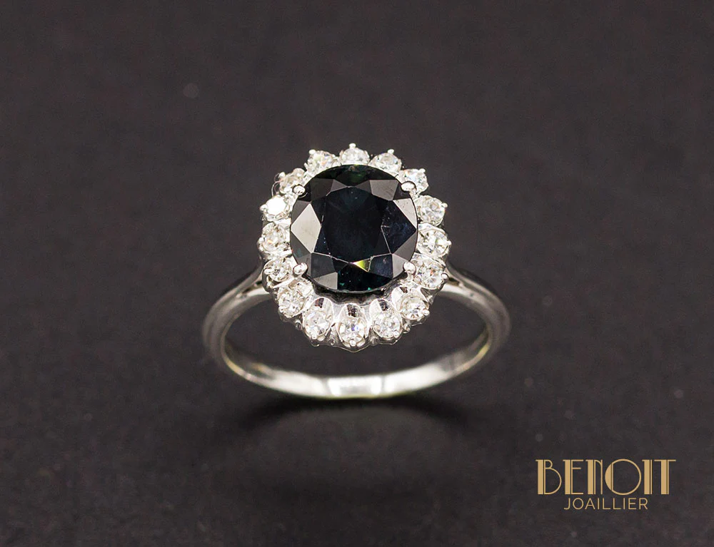 Bague Saphir Entourage Diamants - Image 2