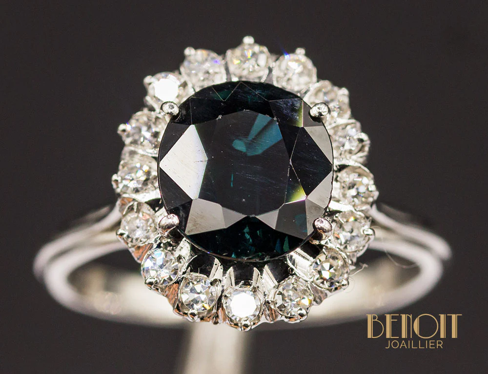 Bague Saphir Entourage Diamants - Image 3
