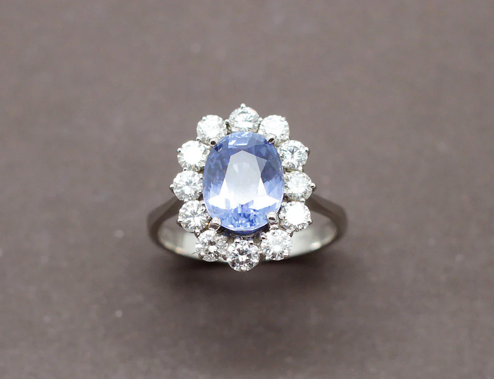 Bague Saphir Entourage Diamants - Image 2