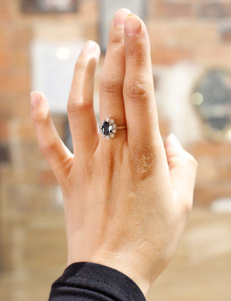 Bague Saphir Entourage Diamants - Image 6