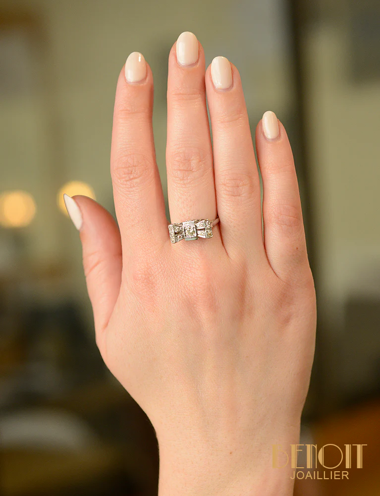 Bague Art Déco "Nœud Stylisé" Or Blanc Diamants - Image 5