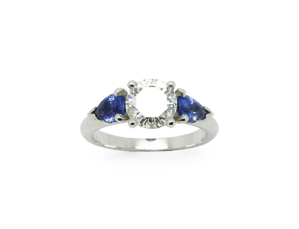 Solitaire Or Gris Diamant 1.34 ct H/ VVS2 et Saphirs Poire - Image 2