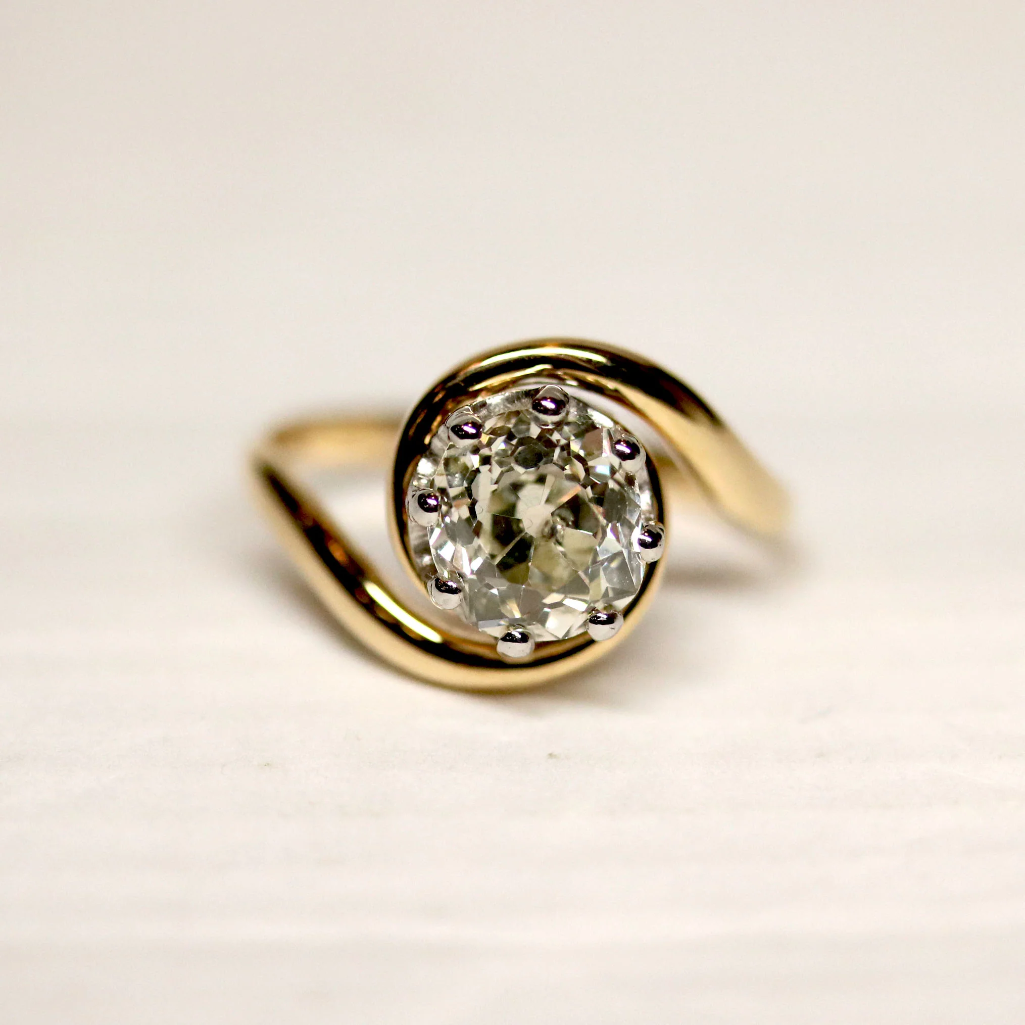 Bague Solitaire Tourbillon Diamant et Or - Image 4