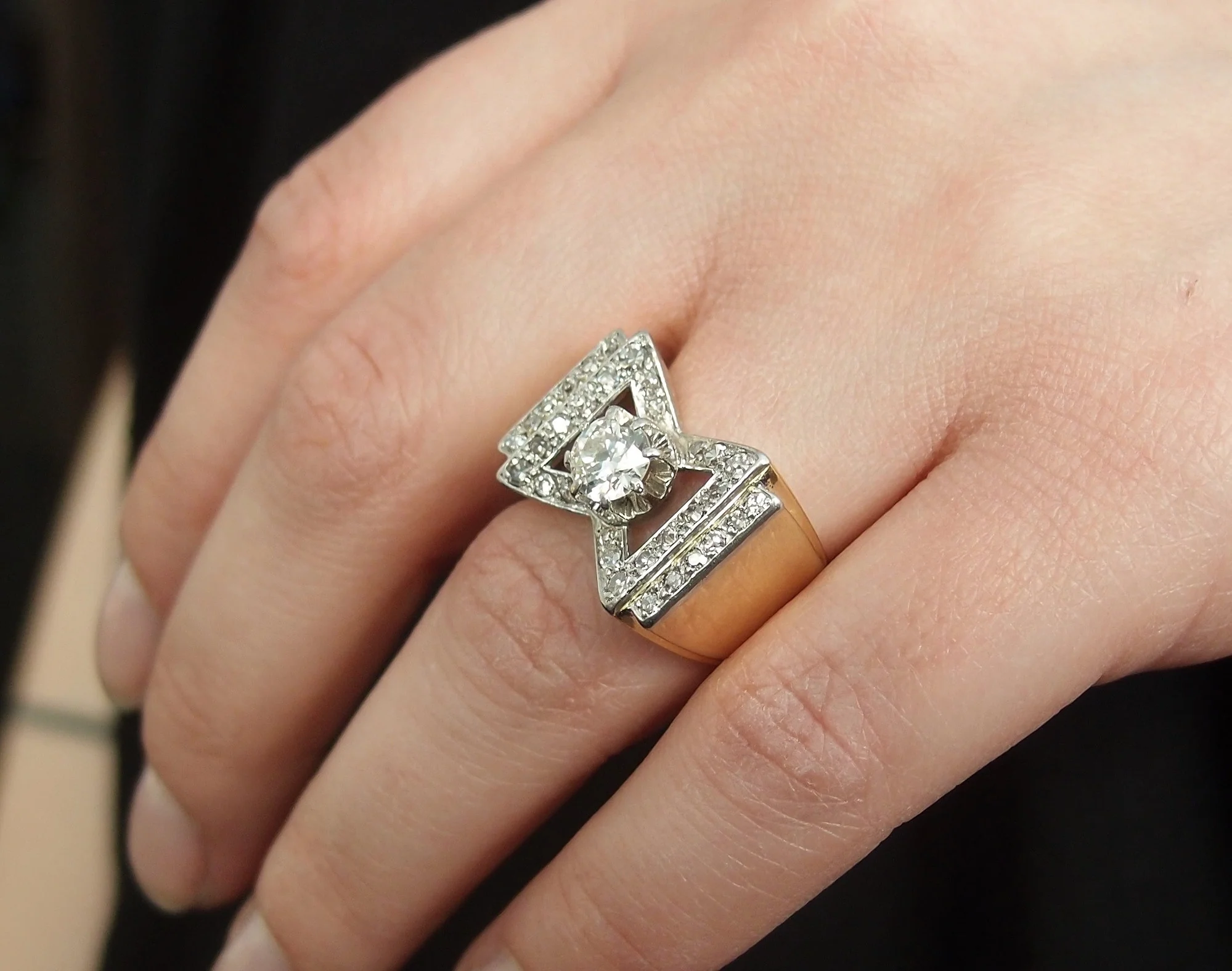 Bague Tank vers 1940 or 18 cts et platine avec diamant pricipal de 0.6 ct - Image 5