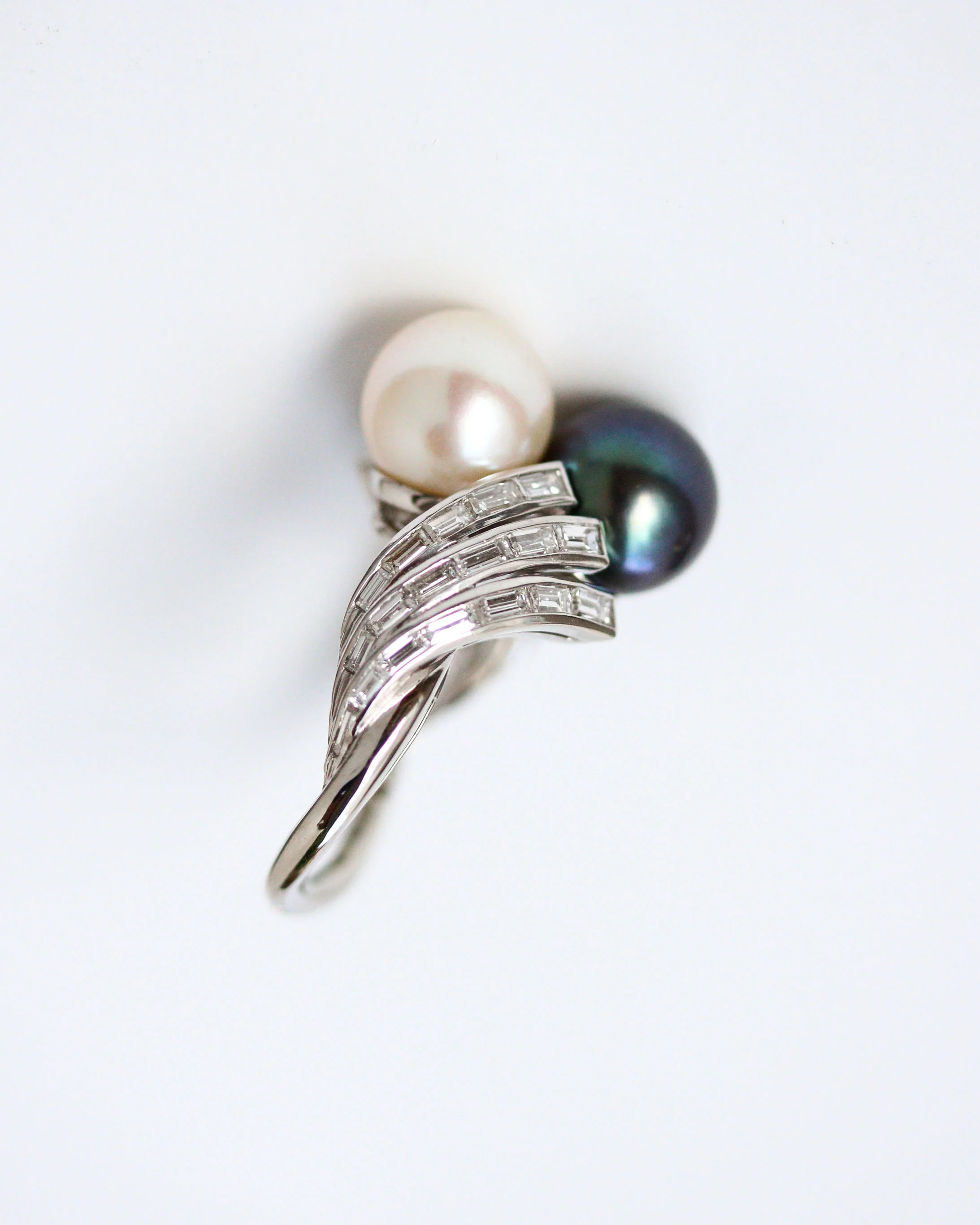 Bague Toi et Moi Platine, Perles et Diamants Baguette - Image 6