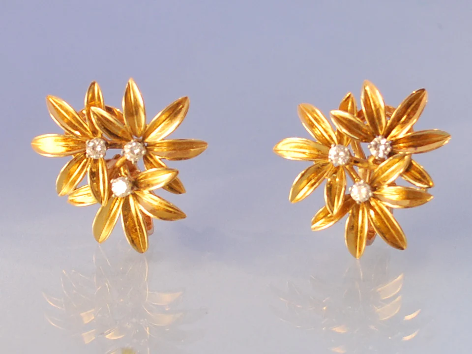 Boucles d oreille signées "BIRKS" en or jaune