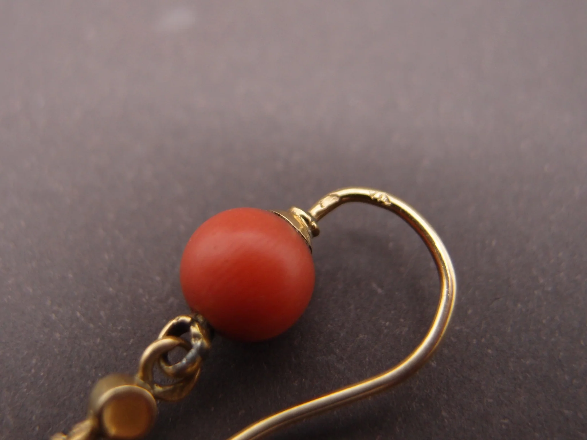 Boucles d oreilles pendantes or et corail , fin 19ème - Image 3