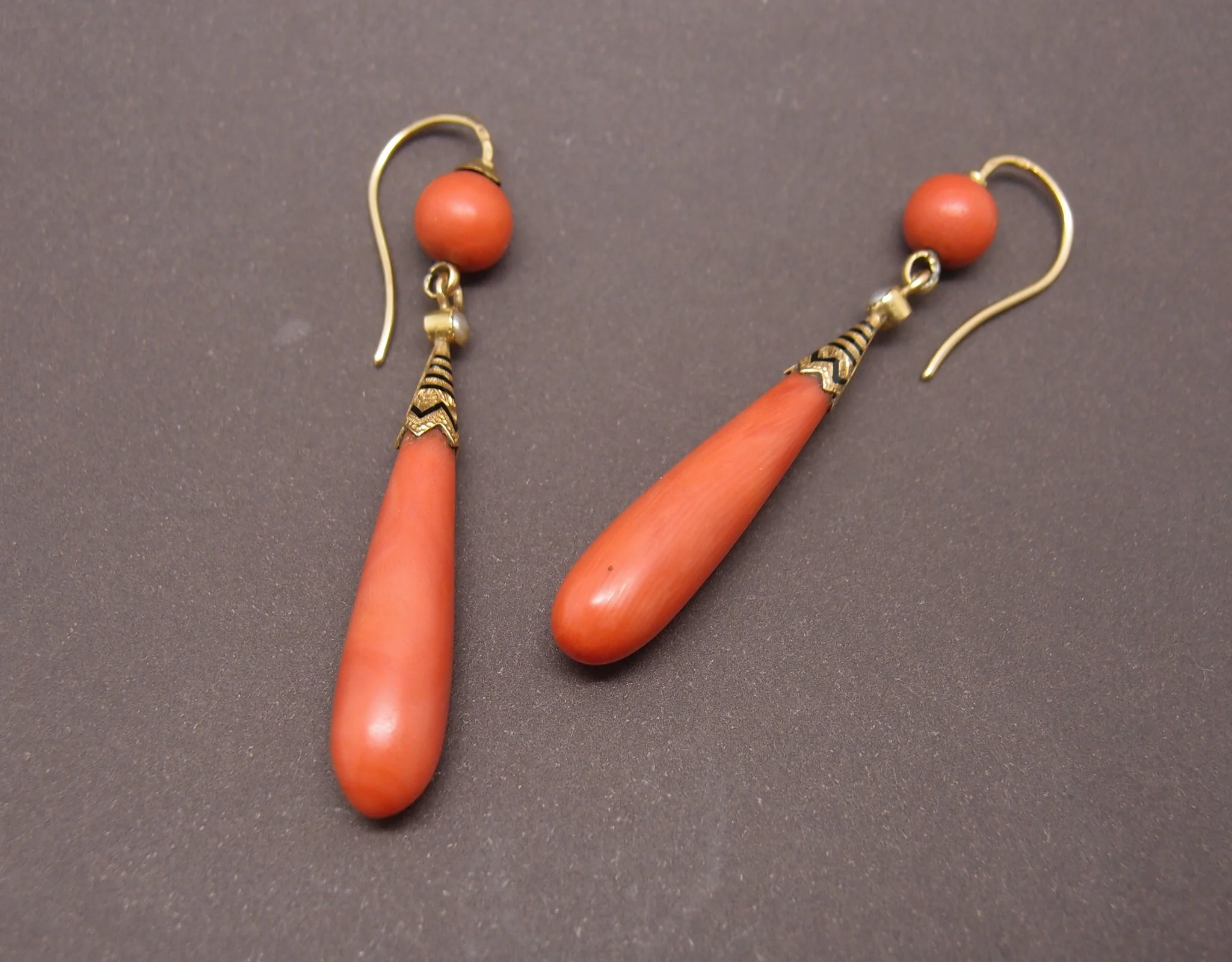 Boucles d oreilles pendantes or et corail , fin 19ème - Image 4