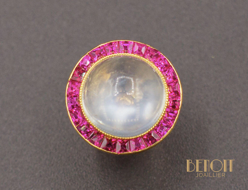 Boucles d'Oreilles Cartier Pierres de Lune et Verneuils - Image 2