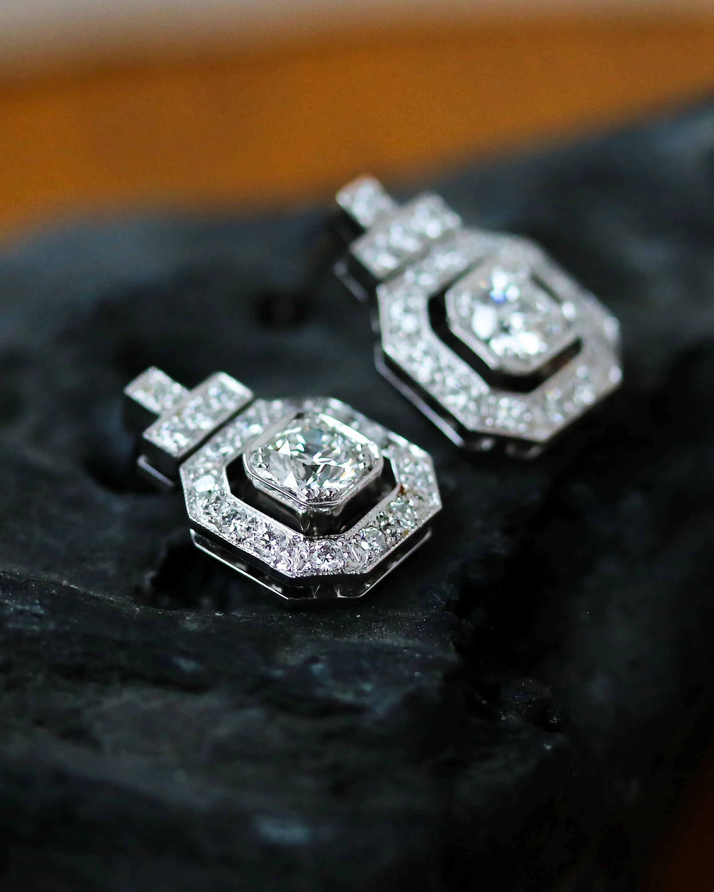 Boucles d'Oreilles Création Benoit Joaillier "Carrés Pans Coupés" Diamants