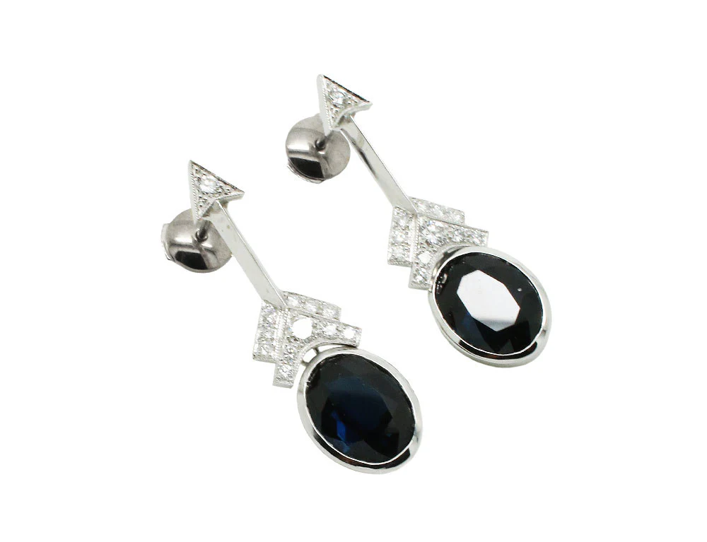 Boucles d'Oreilles Création Benoit Joaillier "Flèche" Saphirs et Diamants - Image 2