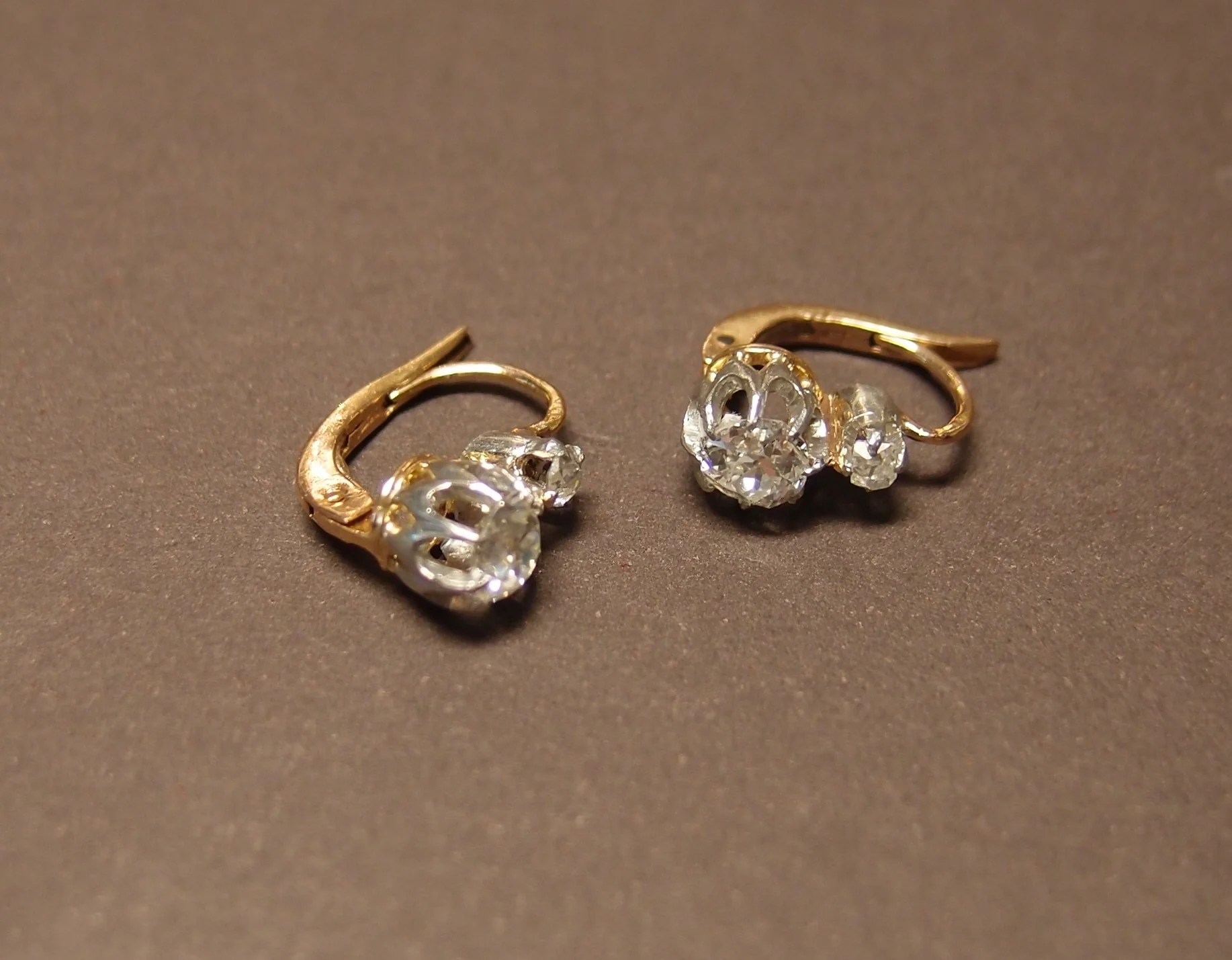 boucles d'oreilles "dormeuses" or et diamants - Image 4