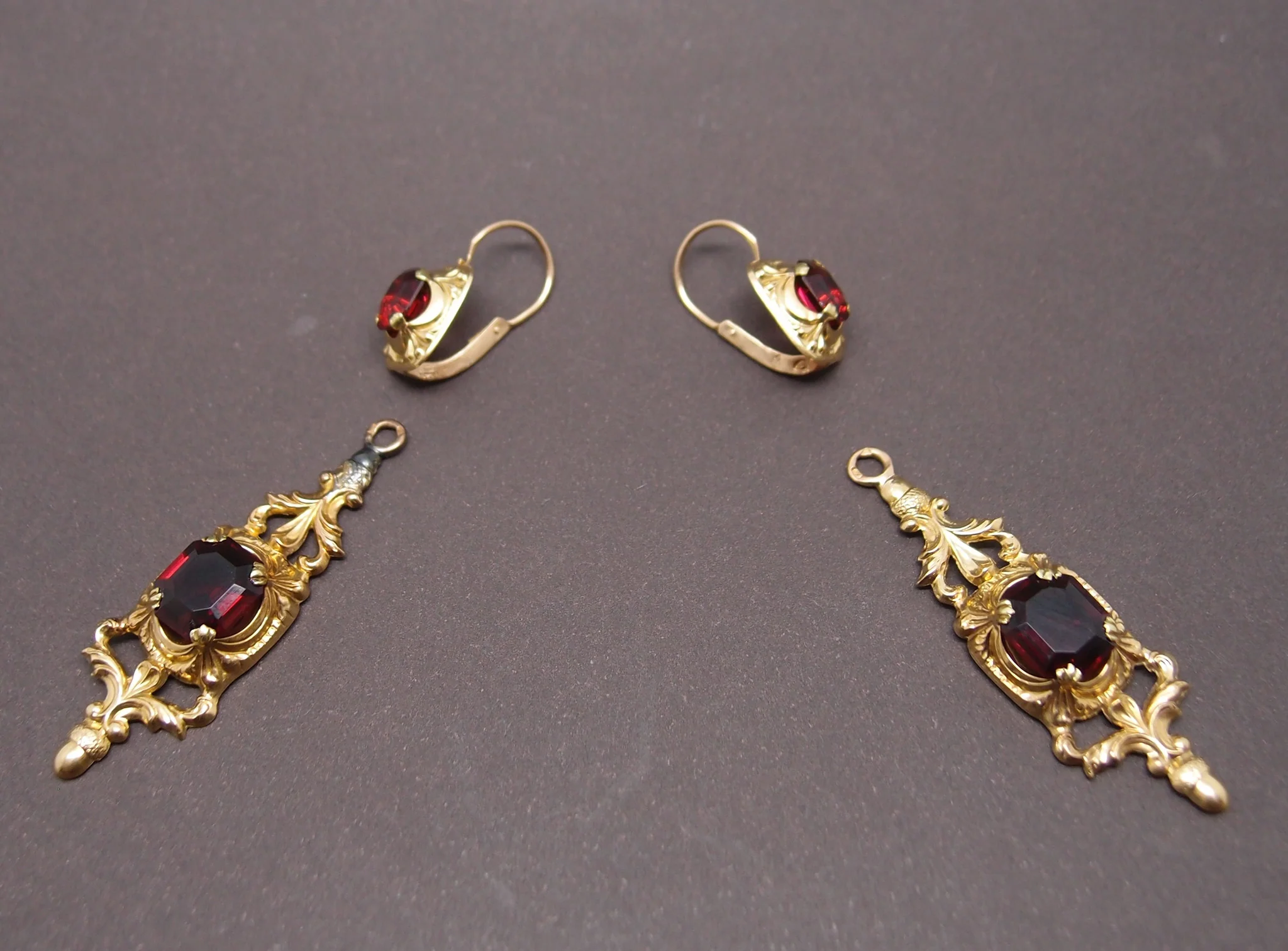 Boucles d'oreilles pendantes or et grenats Fin 19ème - Image 4