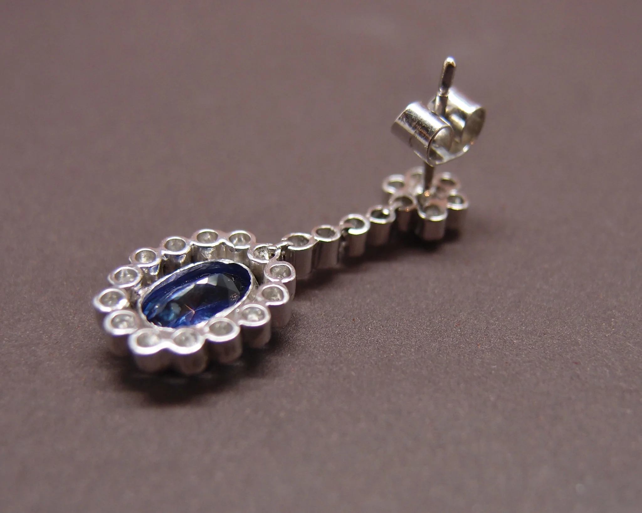 Boucles d'Oreilles Pendantes Tanzanites et Diamants - Image 4