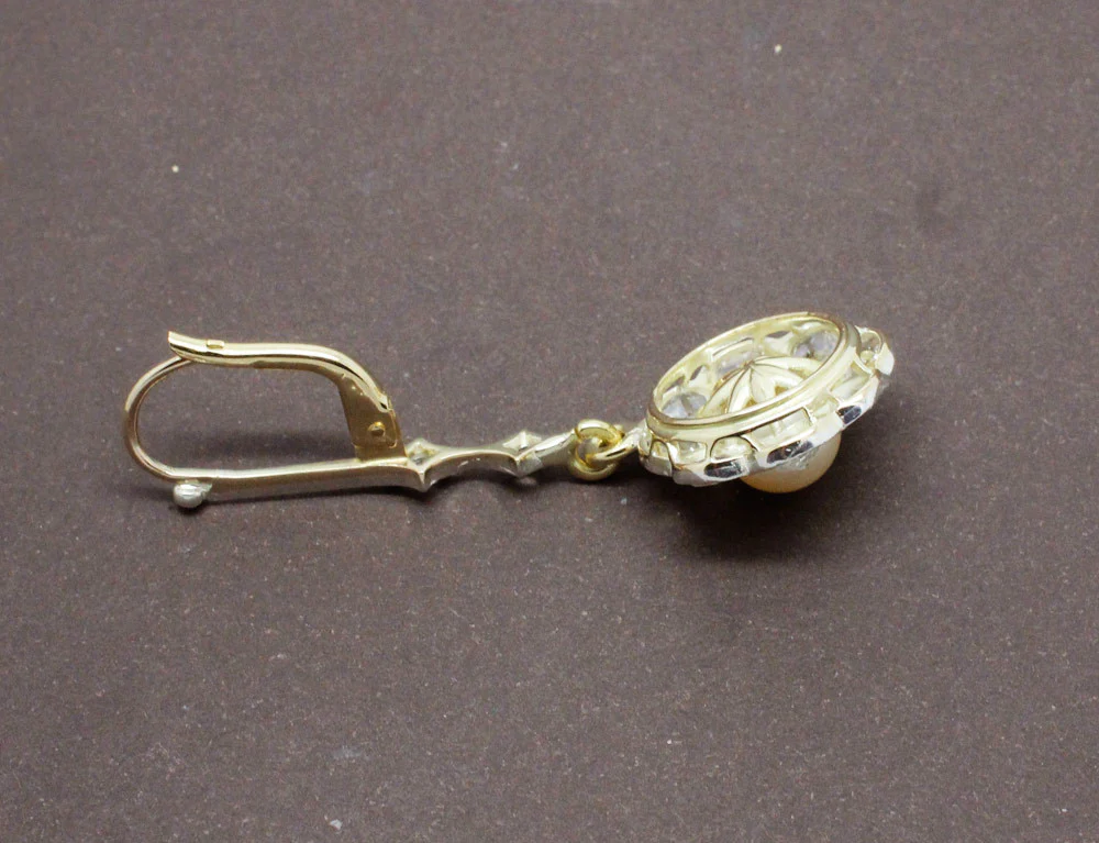 Boucles Pendantes Fleurs Perles et Diamants - Image 4