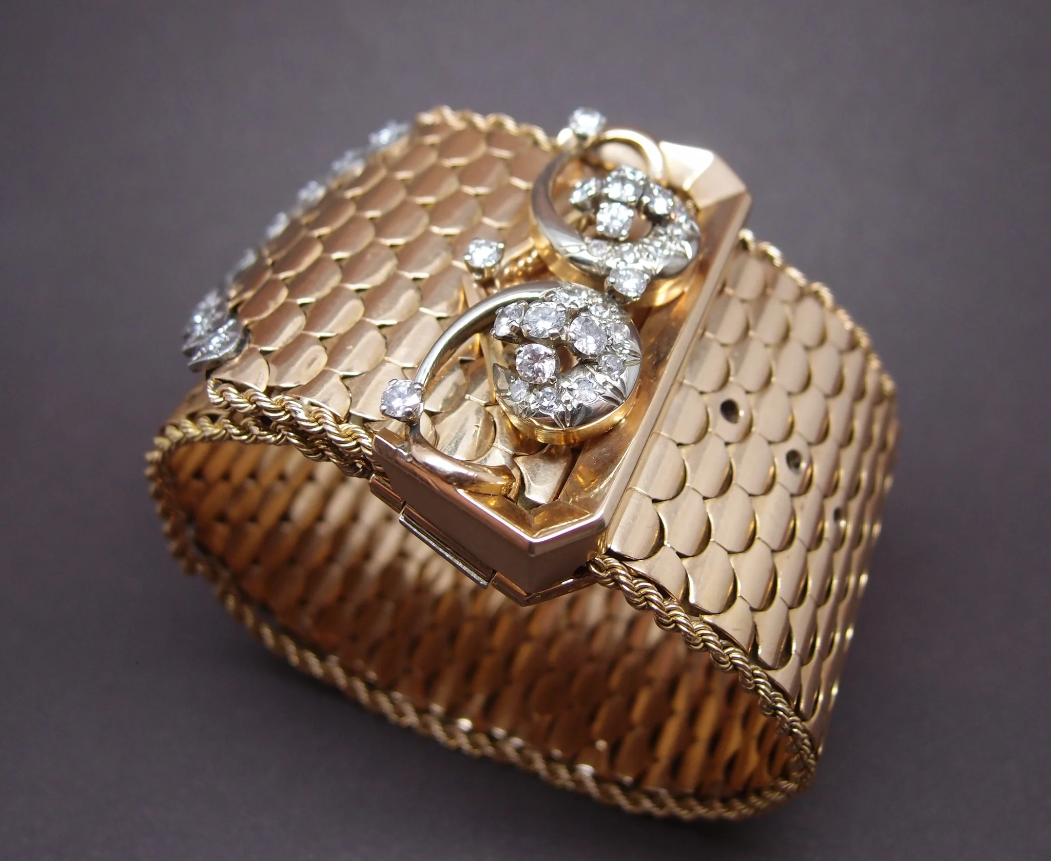 bracelet ceinture vers 1950 , or 18 carats et diamants, 118.6 gr - Image 2