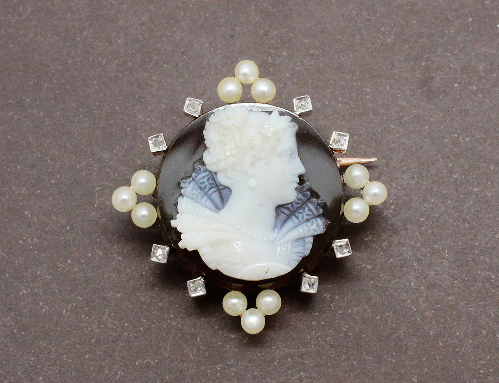 Broche Camée Agate et Perles Fines