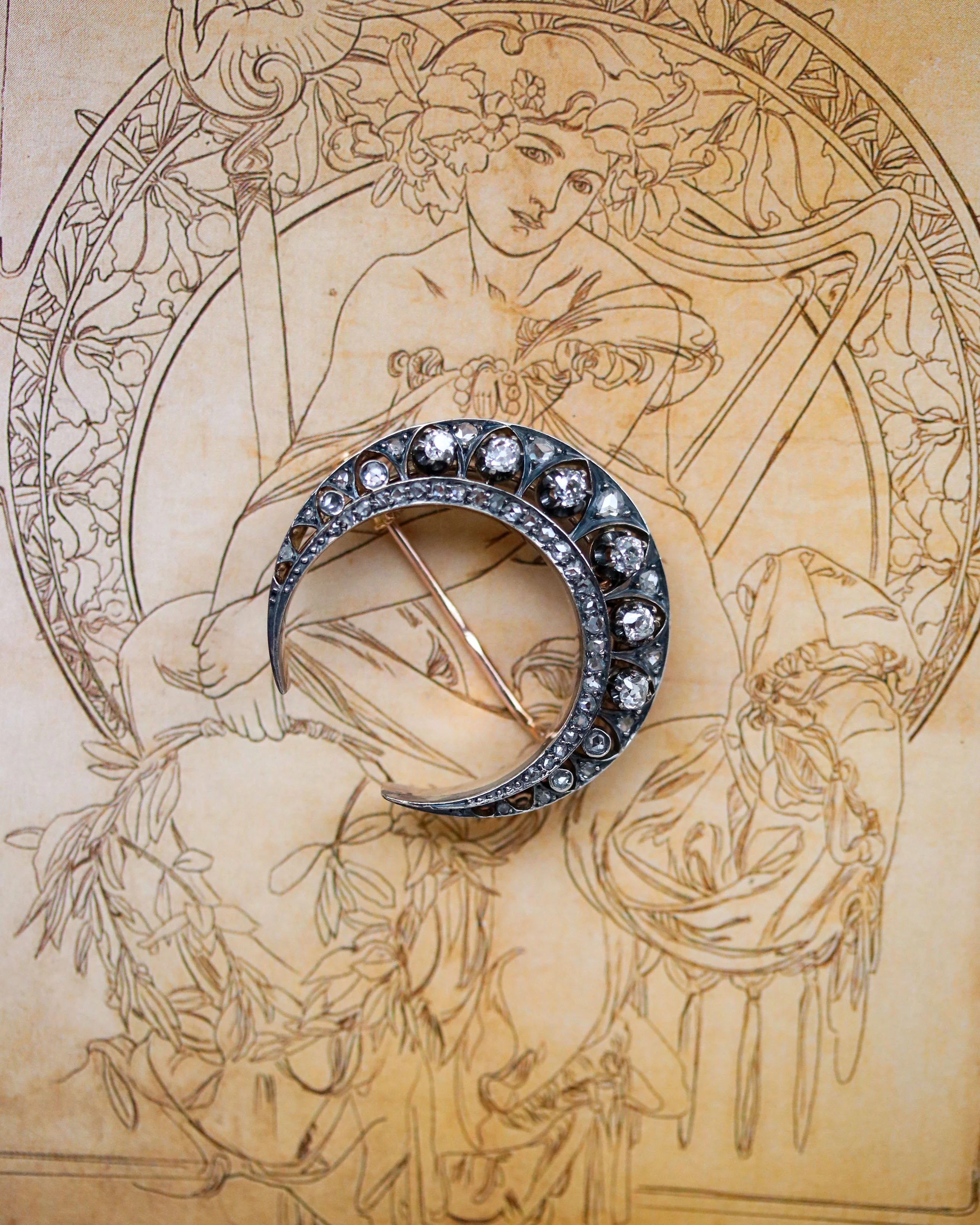 Broche Croissant Diamant Or et Argent