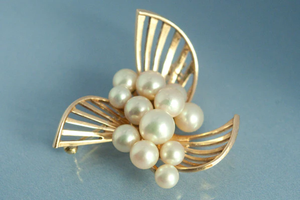 Broche Mikimoto Or et Perles