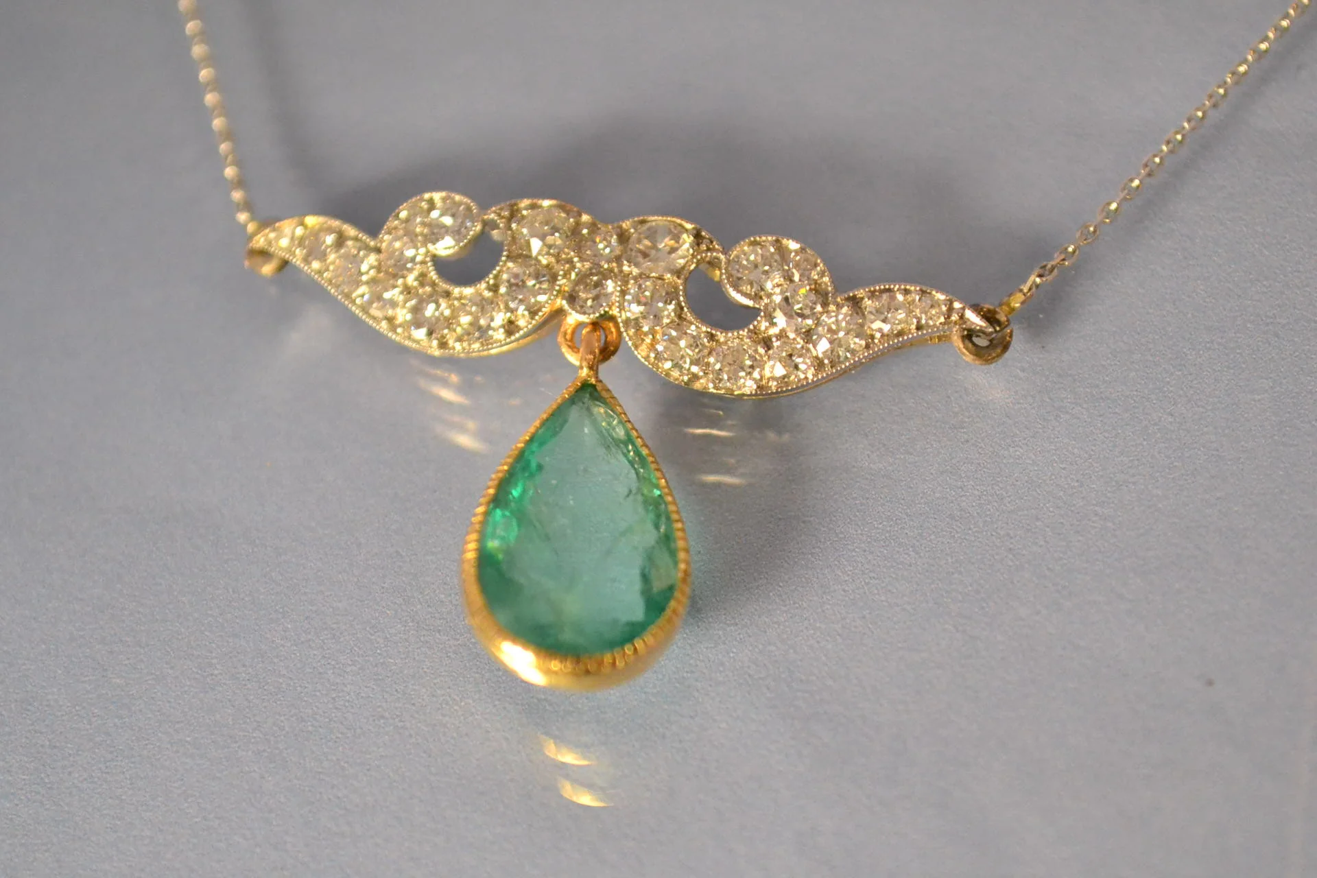 Collier Emeraude et diamants - Image 2
