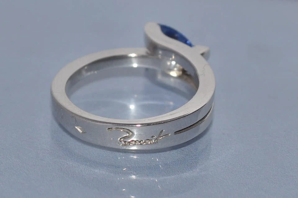 Création "Benoit joaillier" bague saphir traïdia or et diamants - Image 4
