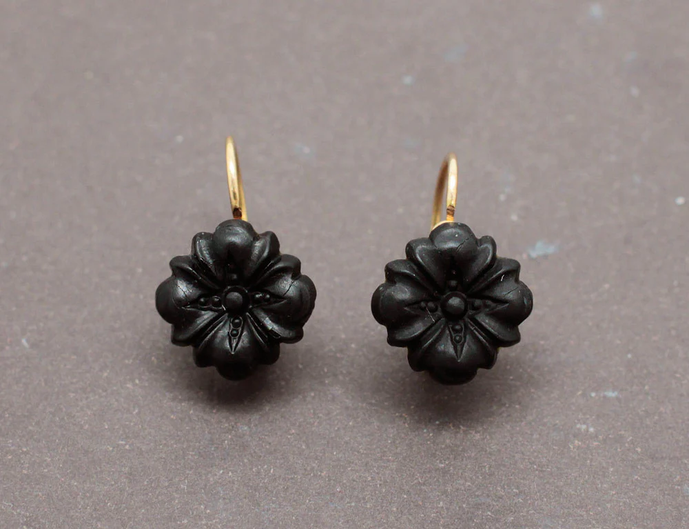 Dormeuses Fleur de Jais et Or Jaune
