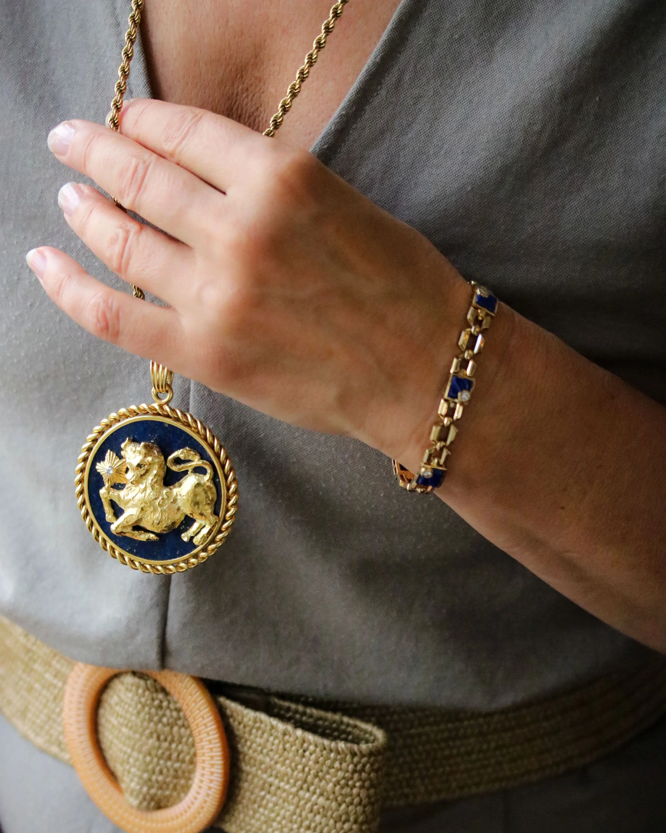 Médaille signe Zodiaque Taureau signé Van Cleef & Arpels - Image 2