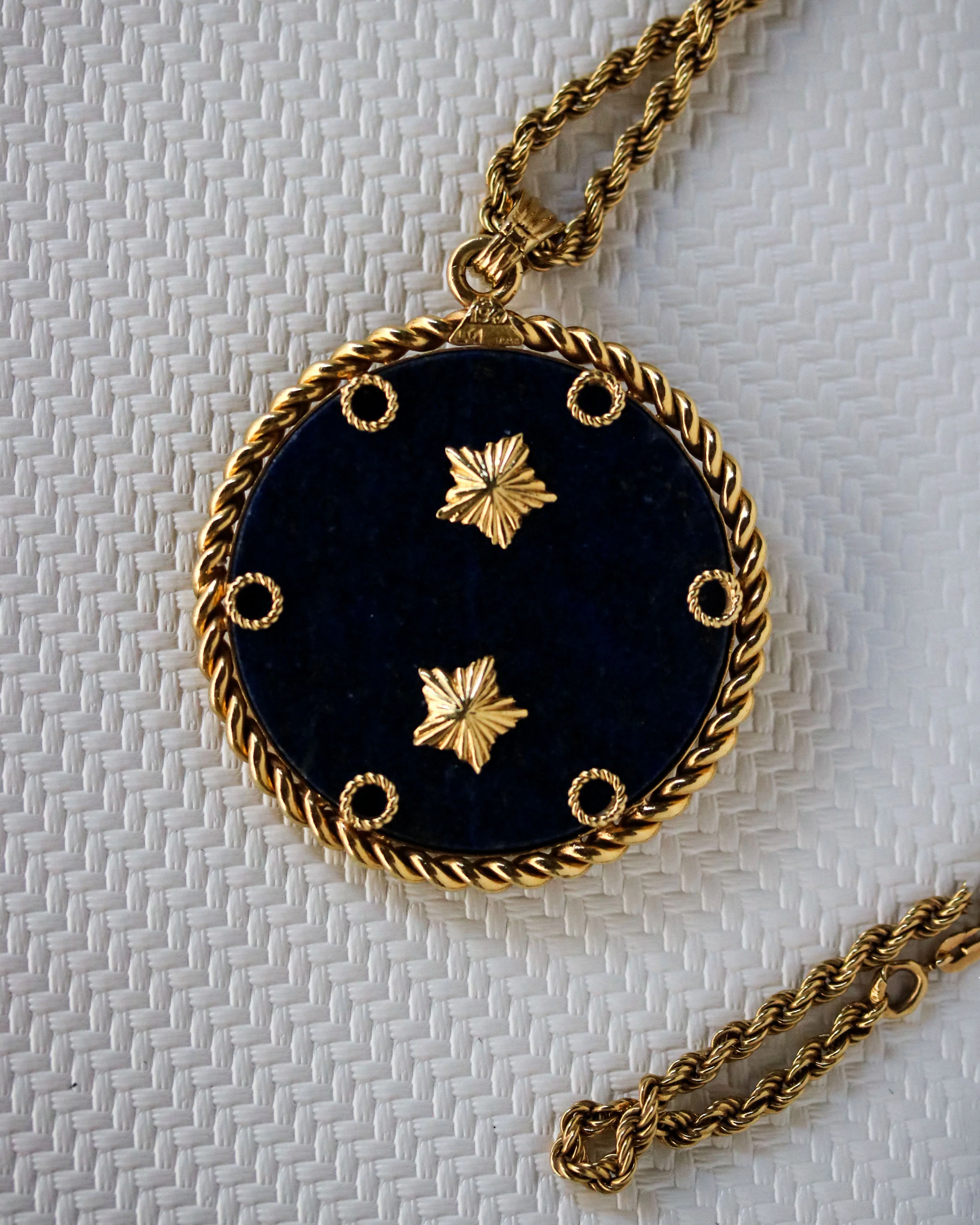 Médaille signe Zodiaque Taureau signé Van Cleef & Arpels - Image 5